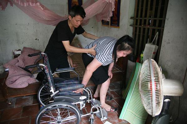 Mẹ trẻ bị ung thư giai đoạn cuối bất lực nhìn 2 con mắc bệnh mà không thể chăm sóc - 1