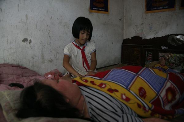 Mẹ trẻ bị ung thư giai đoạn cuối bất lực nhìn 2 con mắc bệnh mà không thể chăm sóc - 4