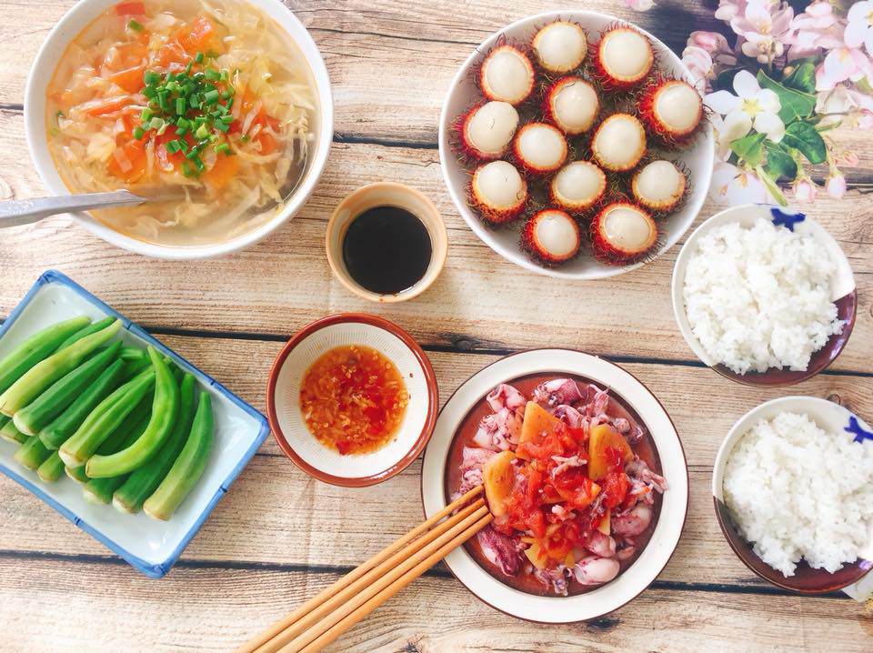 9x khoe những mâm cơm chỉ 60 nghìn 2 bữa khiến chồng cứ “xui” bỏ việc mở quán ăn - 1