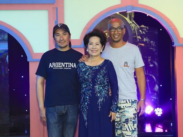 Lộ diện 2 con trai danh ca Phương Dung khi đưa đón mẹ đi chấm thi