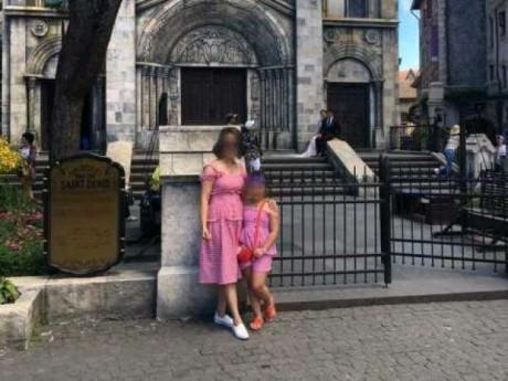 Vụ mẹ đơn thân tử vong vì thanh sắt rơi giữa phố: Bé gái hỏi mẹ, khóc một mình