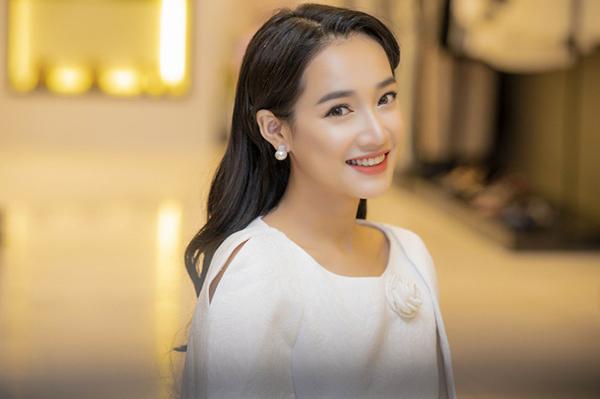 Hết phát cuồng với kiểu môi tều quyến rũ, mỹ nhân Việt chuyển qua lối make-up tự nhiên chuẩn Hàn - 2