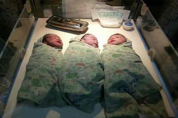 Chỗ đẻ con còn không có, mẹ vẫn sinh 3 bé khỏe mạnh một cách kỳ diệu - 1