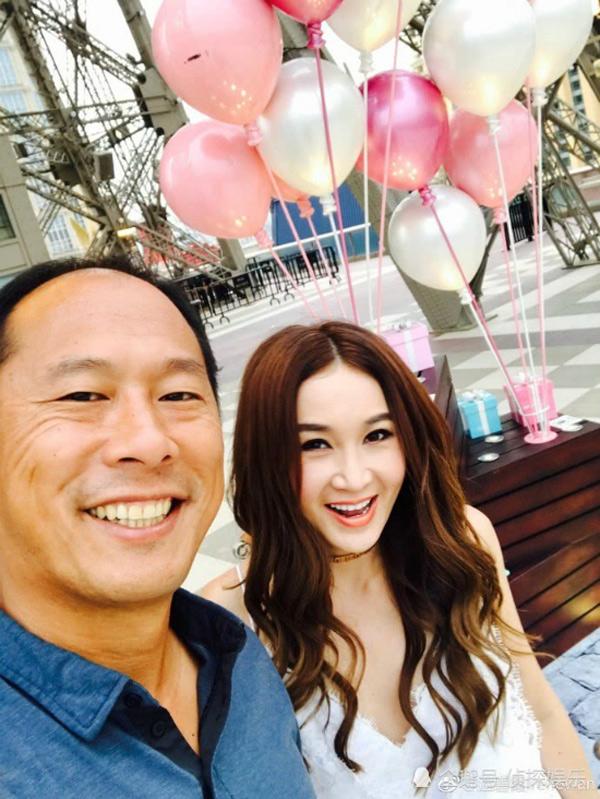 Ngôi sao 24/7: 18 năm hôn nhân không sinh con, amp;#34;Đát Kỷ đẹp nhất màn ảnhamp;#34; vẫn được chồng chiều - 1