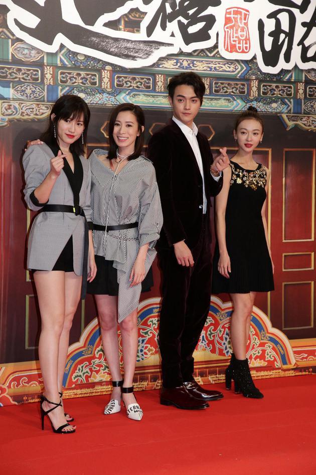 Ngôi sao 24/7: 18 năm hôn nhân không sinh con, amp;#34;Đát Kỷ đẹp nhất màn ảnhamp;#34; vẫn được chồng chiều - 8