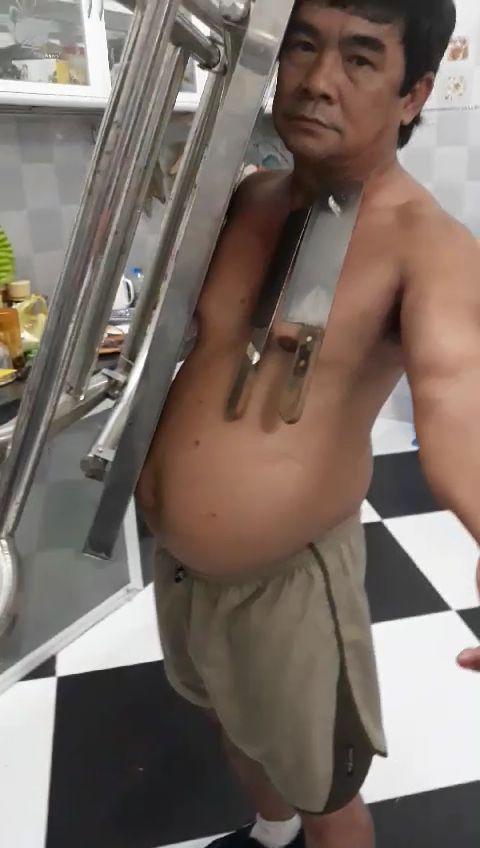 soc doc la: nguoi dan ong co kha nang "hut" ban inox nang 20 kg - 1