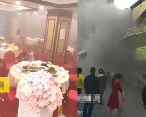 Cháy nổ đám cưới khiến khách hoảng sợ, cô dâu chú rể vẫn bình thản vì lý do bất ngờ - 1