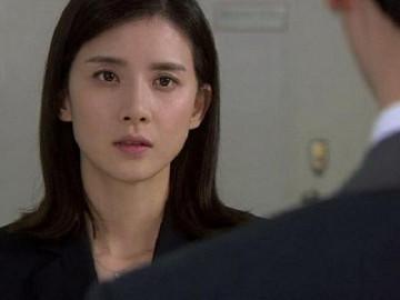 Bó hoa tulip nặc danh trên bàn làm việc vợ và âm mưu hiểm độc bất ngờ của “người xưa”