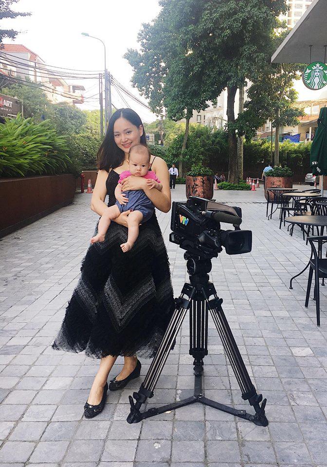 Con gái 4 tháng tuổi, Lan Phương cho tập nhảy nhẹ nhàng khiến ai cũng khen - 4