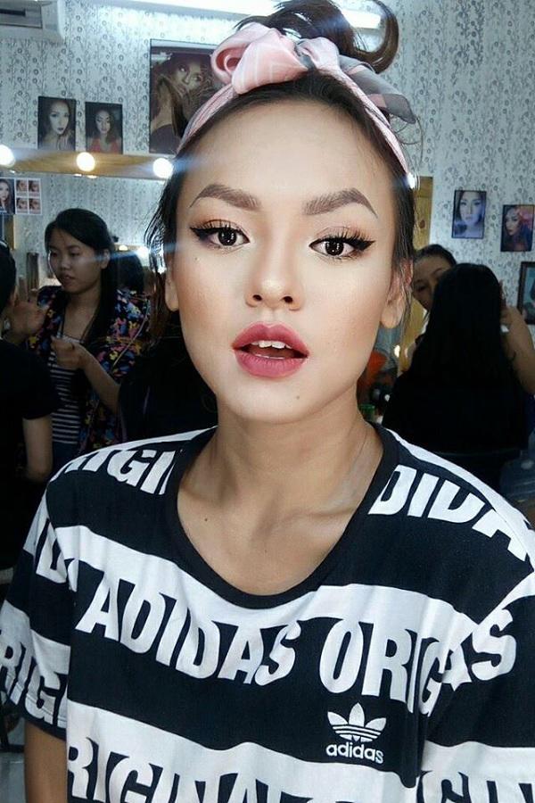 Qua rồi thời amp;#34;không lông màyamp;#34;, Mai Ngô lăng xê mốt họa mặt nhưng không thèm đánh son? - 9
