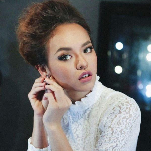 Qua rồi thời amp;#34;không lông màyamp;#34;, Mai Ngô lăng xê mốt họa mặt nhưng không thèm đánh son? - 11