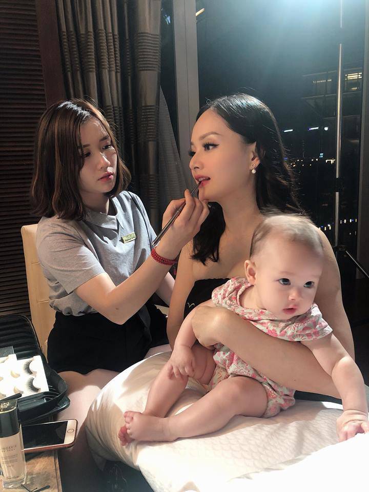 Con gái 4 tháng tuổi, Lan Phương cho tập nhảy nhẹ nhàng khiến ai cũng khen - 2