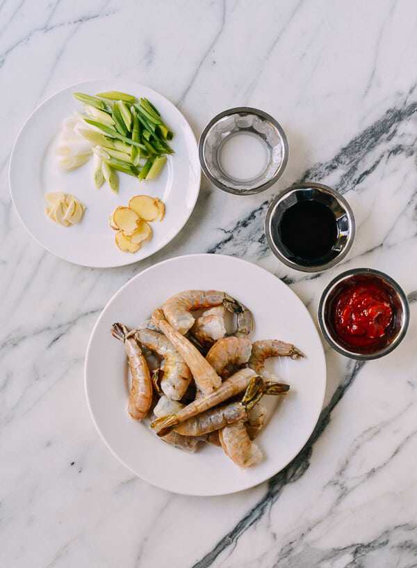 tom chien sot ca chua dam da, ngon mieng bao nhieu com cung het - 1