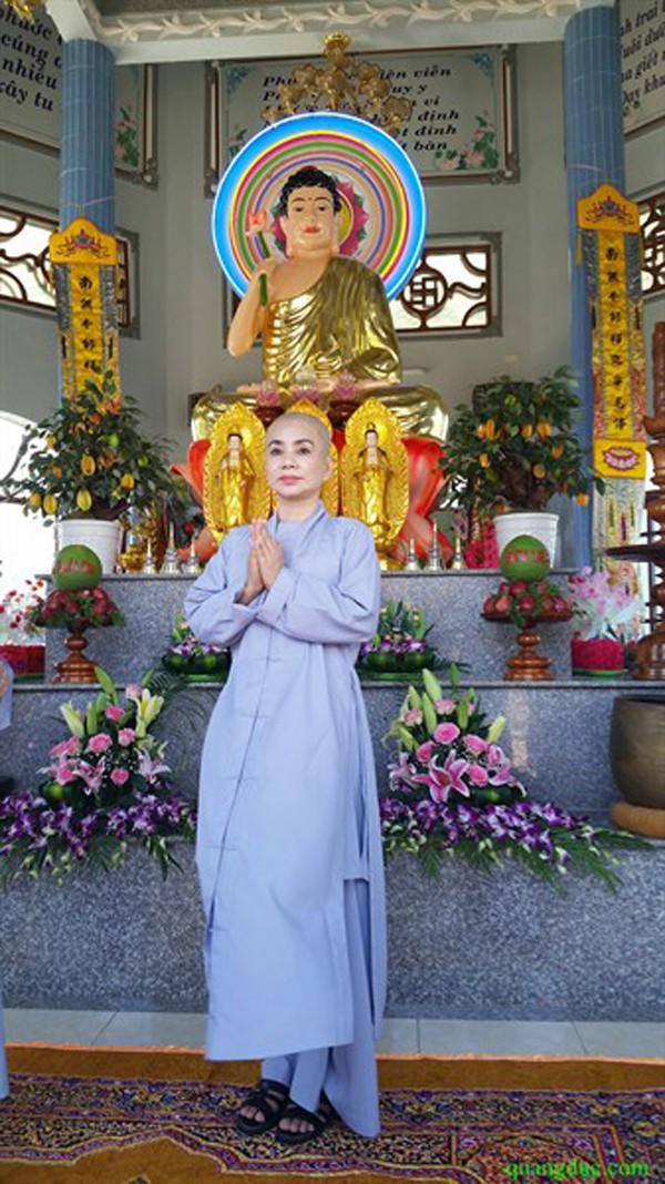 Trước khi Nguyễn Thị Hà xuống tóc, đã có hoa hậu, người đẹp tìm đến cửa Phật - 2