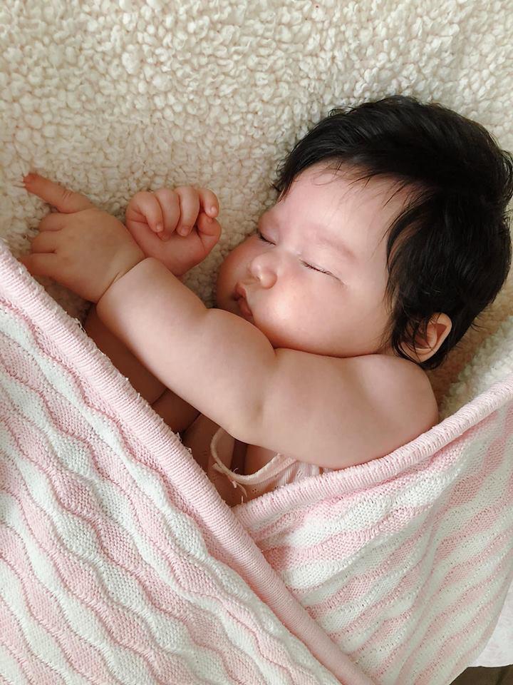 Con gái siêu mẫu Hà Anh 3,5 tháng nặng 9kg, bất ngờ với nhận xét của bác sĩ - 3