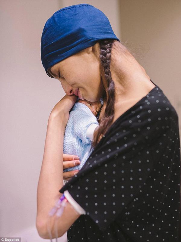 Xót xa mẹ trẻ 18 tuổi bị ung thư khi vừa mang bầu, con sinh non rồi ra đi mãi - 3