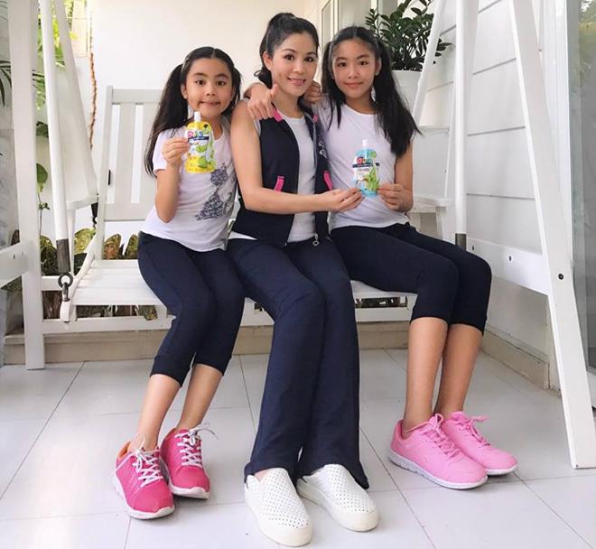 3 bà mẹ đẻ liền 2 con gái, chồng càng yêu càng chiều, gia đình hạnh phúc ngập tràn - 6