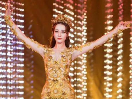 Địch Lệ Nhiệt Ba hóa Nữ thần Kim Ưng: xinh thật đấy, nhưng múa thế này thì ai mê nổi