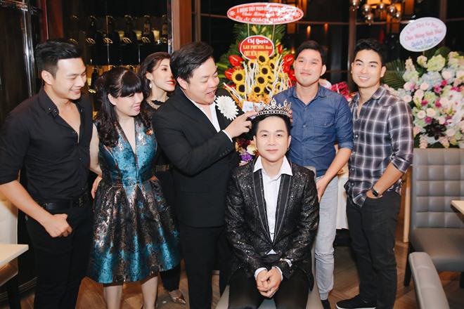 Quang Lê amp;#34;chơi trộiamp;#34; tặng vương miện kim cương cho bạn thân Quách Tuấn Du - 1