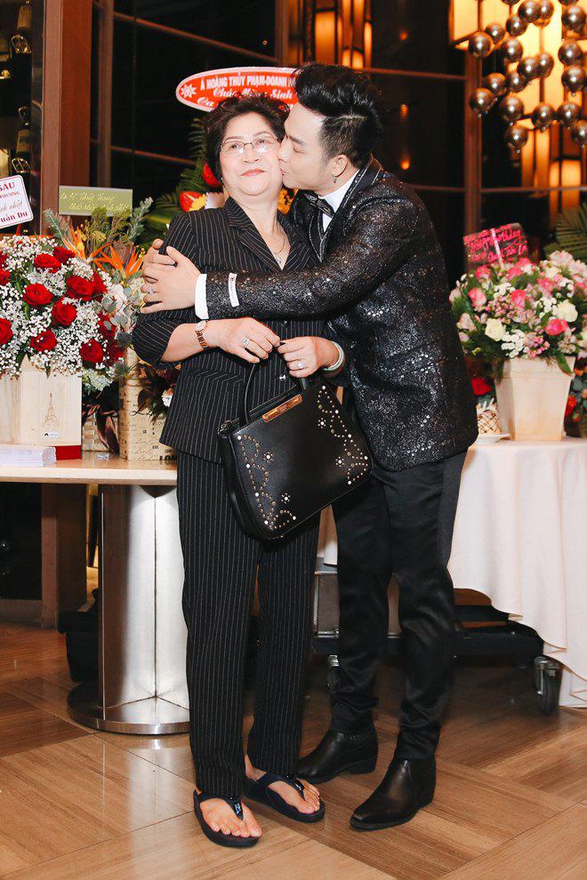 Quang Lê amp;#34;chơi trộiamp;#34; tặng vương miện kim cương cho bạn thân Quách Tuấn Du - 6