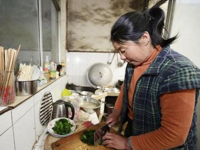 Người phụ nữ bị ung thư dạ dày giai đoạn cuối vì thói quen nấu nướng tai hại
