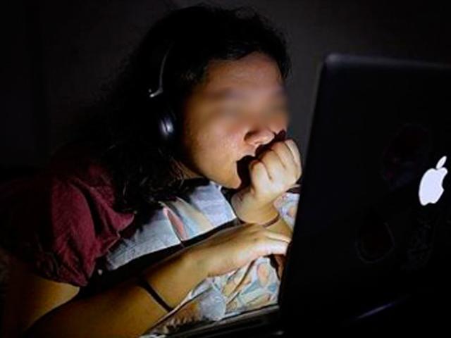 Cô gái suýt mù mắt vì có sở thích giống nhiều chị em