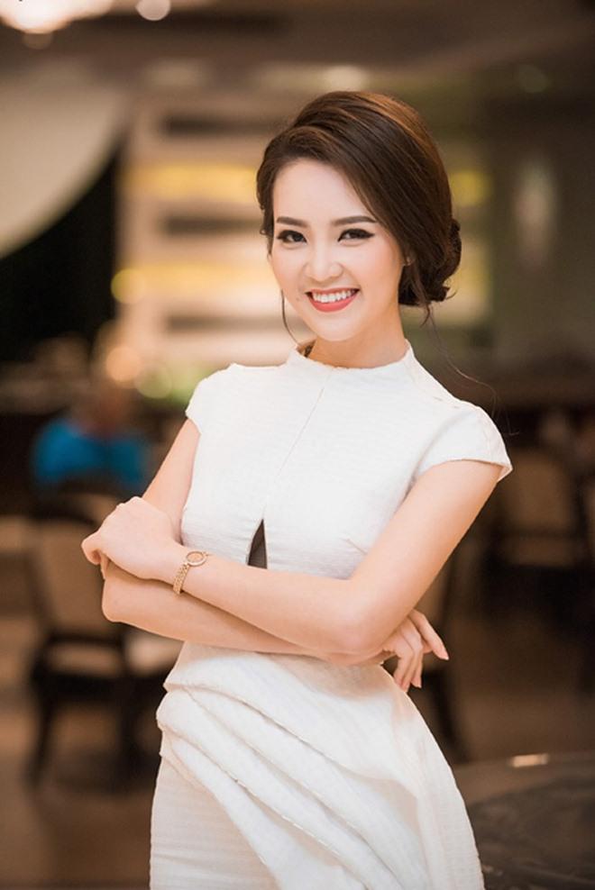 Trùng hợp thay, 4 nàng hậu xuất thân từ Đại học Ngoại thương đều có duyên làm MC - 5