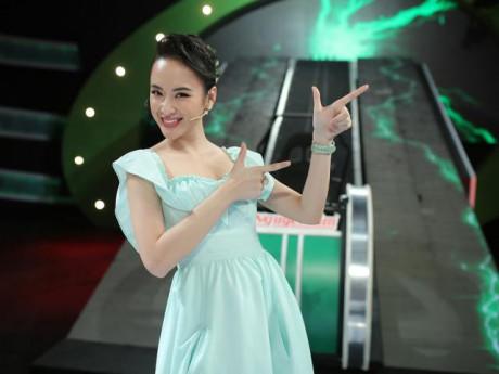 Ai bảo "chân dài não ngắn", Angela Phương Trinh sắp "phá đảo" Nhanh như chớp rồi kìa