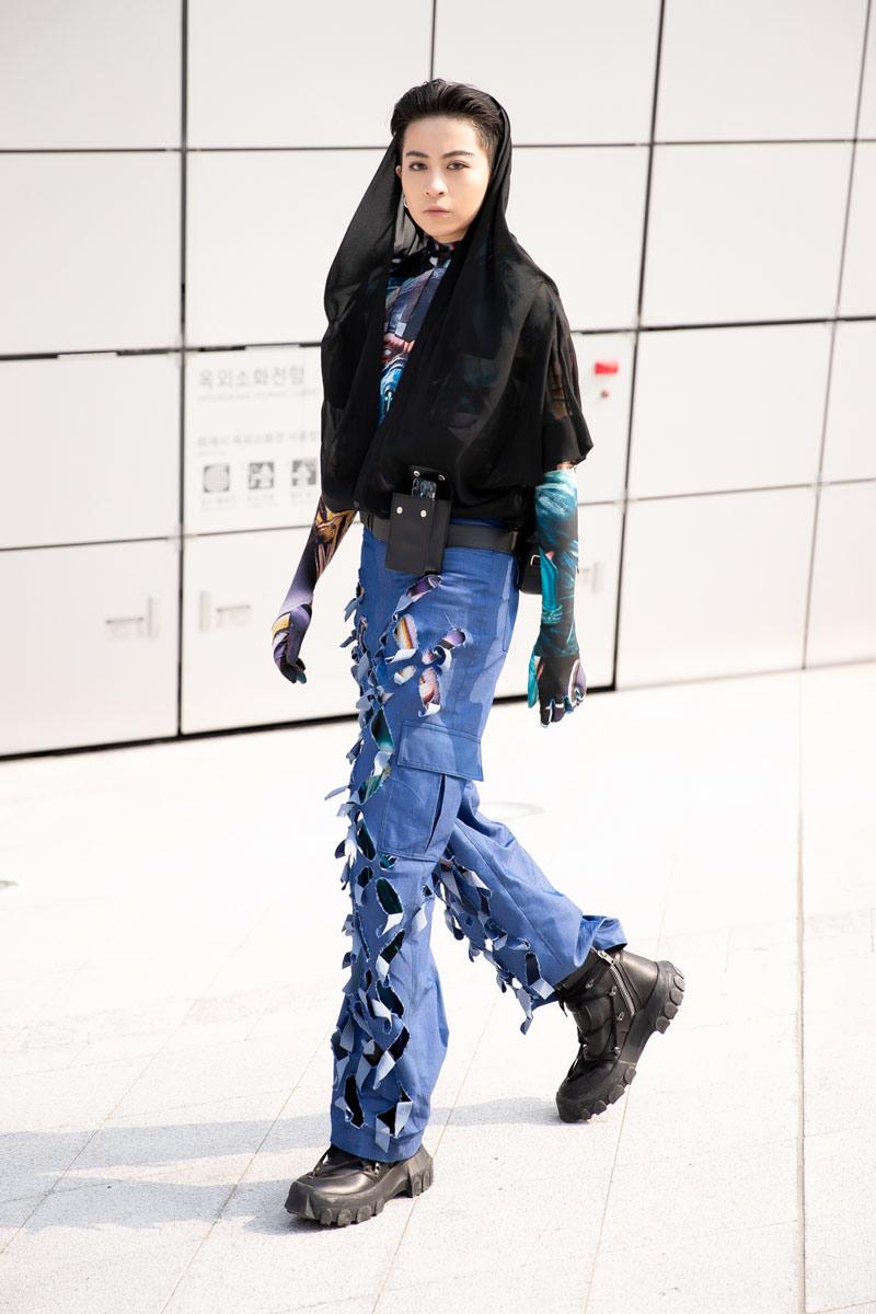 Á hậu Hoàng Oanh diện lưới bắt cá, Phí Phương Anh làm siêu nhân bạc ở Seoul Fashion Week? - 10