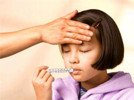 Căn bệnh dễ lây lan khiến 2 trẻ tử vong ở Kon Tum nguy hiểm thế nào, phòng ra sao?
