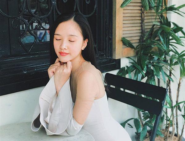 Hoa khôi sinh viên sáng vác bụng bầu lên giảng đường học, tối “lên đồ” thì đẹp mong manh - 1
