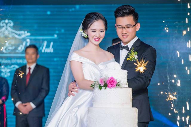 Hoa khôi sinh viên sáng vác bụng bầu lên giảng đường học, tối “lên đồ” thì đẹp mong manh - 5