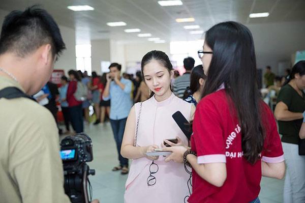 Hoa khôi sinh viên sáng vác bụng bầu lên giảng đường học, tối “lên đồ” thì đẹp mong manh - 7
