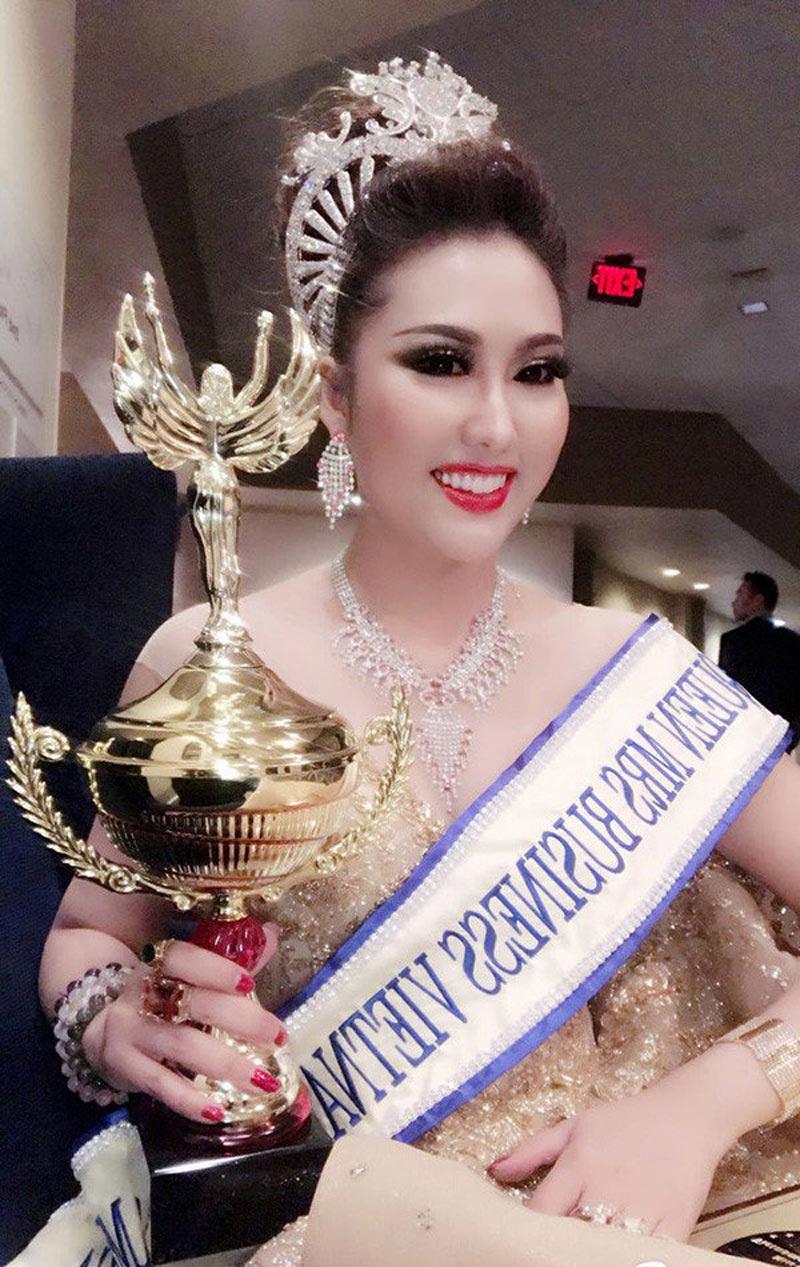 Phi Thanh Vân đăng quang Hoa hậu Doanh nhân Thế giới người Việt 2017 tại Mỹ
