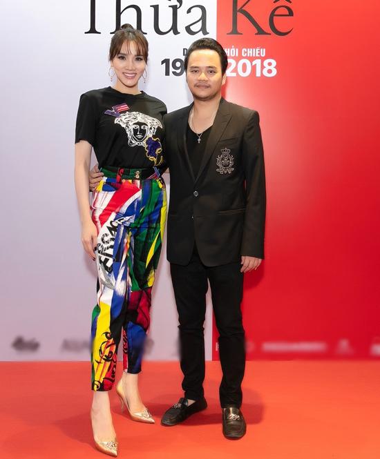 Trang Nhung xuất hiện đầy amp;#34;sang chảnhamp;#34;, tình tứ chỉnh sửa quần áo cho chồng tại sự kiện - 1