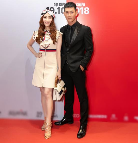 Trang Nhung xuất hiện đầy amp;#34;sang chảnhamp;#34;, tình tứ chỉnh sửa quần áo cho chồng tại sự kiện - 5