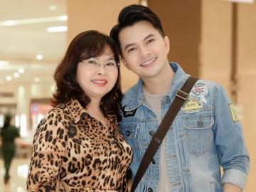 Mẹ tươi trẻ, sành điệu của Nam Cường gây chú ý khi đi mua quà 20/10 cho con dâu