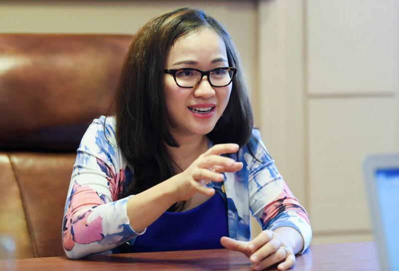 5. Lê Thu Thủy – CEO SeABank

Lê Thu Thủy (SN 1983), con gái bà Nguyễn Thị Nga – Chủ tịch Tập đoàn BRG. Cô được biết đến là một bóng hồng thừa hưởng những ưu tú từ người mẹ của mình và là một trong 10 người trẻ được Forbes vinh danh.
