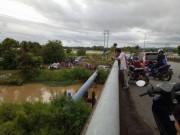 Tin tức - Phút cuối thay đổi quyết định, con trai ngồi nhìn cả nhà nhảy sông tự tử