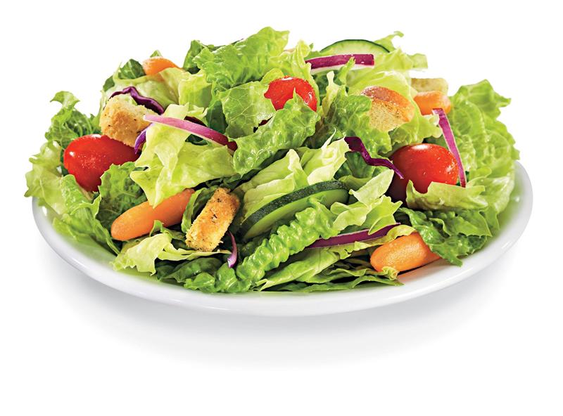 Salad có chứa nhiều thành phần như dấm, rau củ, trái cây,… Dù bạn có cất salad vào trong tủ lạnh để qua đêm thì salad vẫn dễ bị nấm mốc, gây nguy hại cho sức khỏe (theo Caloriebee)
