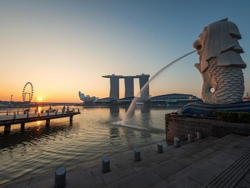 Singapore thực sự là một viên ngọc của châu Á. Người Singapore có chất lượng cuộc sống cao cũng như cơ sở y tế tốt nhất cho người dân. Singapore cũng được coi là một trong những nước châu Á sạch nhất. Tuổi thọ trung bình là 82,14 năm.


