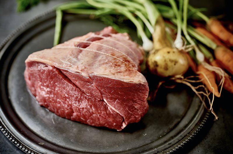 Thịt bò là thực phẩm quen thuộc và bổ dưỡng nhưng không phải món ăn nào cũng có thể kết hợp, nấu/ăn chung với thịt bò.



