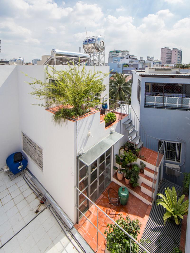 Căn nhà được xây dựng trên một mảnh đất đặc biệt tại khu vực trung tâm thành phố Hồ Chí Minh.
