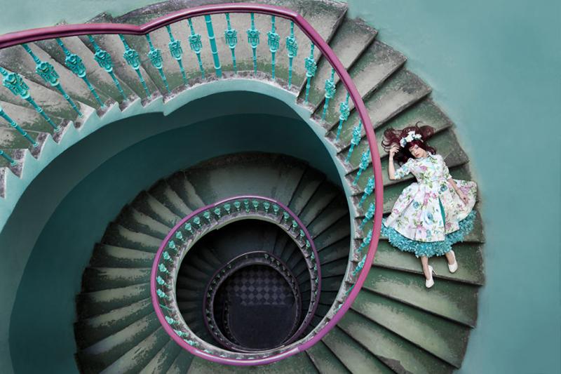 Bức ảnh vô cùng ấn tượng trên một cầu thang ở Ba Lan.
