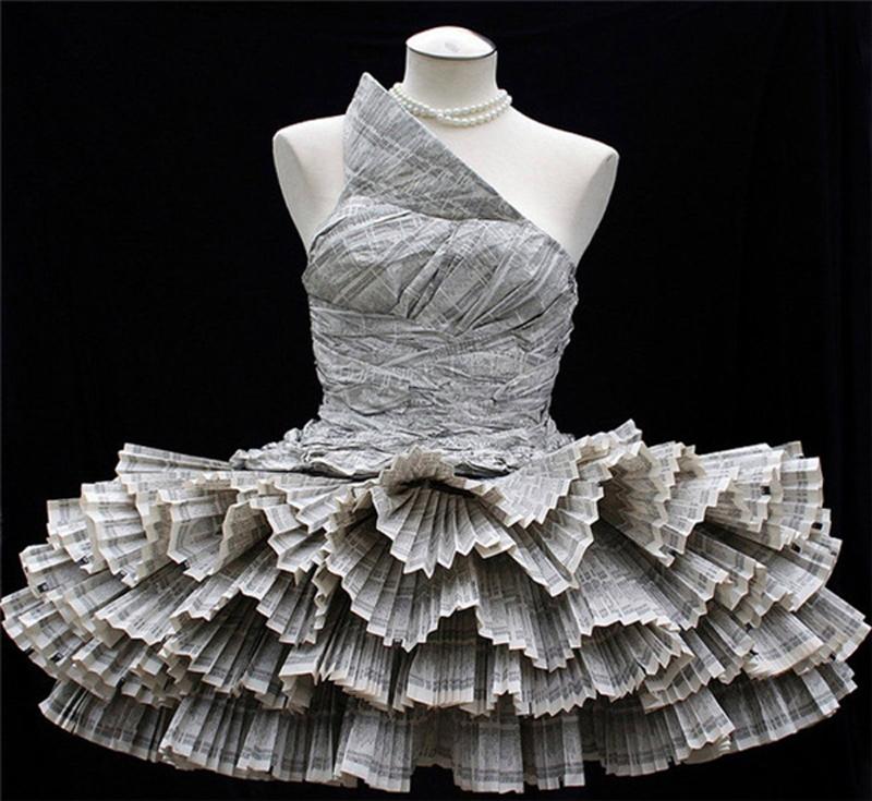Váy cưới làm bằng giấy báo đẹp mắt được lấy cảm hứng từ những vũ công ba lê chuyên nghiệp. 
