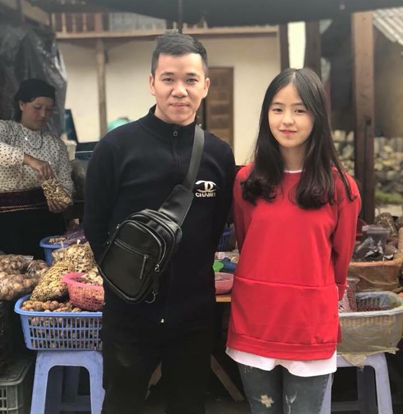 Theo tìm hiểu, cô bé nữ sinh tên Vàng Thị Sinh (SN 2003), hiện đang học lớp 10 tại trường THPT Đồng Văn, tỉnh Hà Giang.




