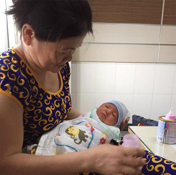 “Phát hờn” với cô con dâu số hưởng, đi đẻ lúc nào cũng có mẹ chồng kề kề bên cạnh - 2