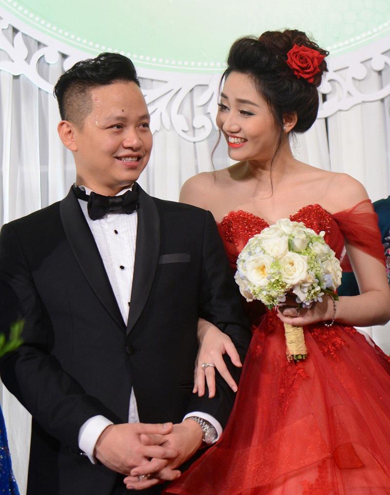 Còn Ngô Trà My đoạt danh hiệu Á hậu 1 cuộc thi Hoa hậu Hoàn vũ Việt Nam vào ngày 3/10/2015. Cô lên xe hoa với chồng đại gia vào tháng 3/2016.
