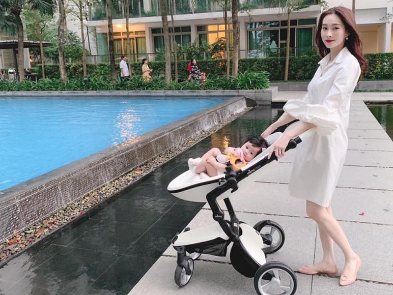 Đặng Thu Thảo gây ấn tượng vì lấy lại vóc dáng thần tốc sau sinh. Tuy vậy, Hoa hậu Việt Nam 2012 tiết lộ cô vẫn duy trì nuôi con bằng sữa mẹ. 
