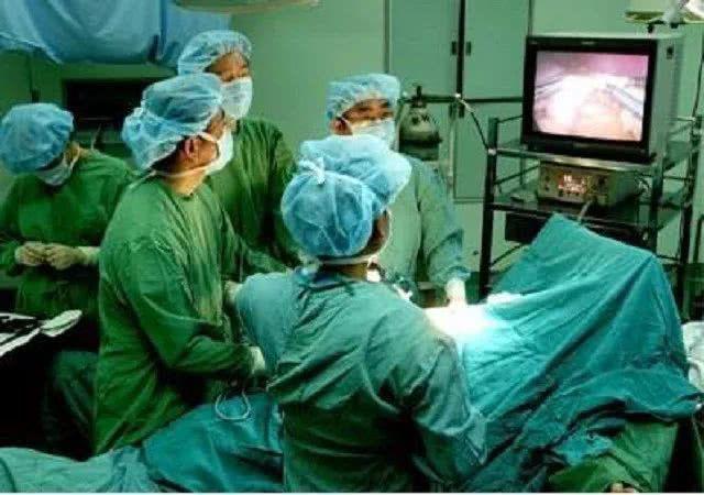 chang trai 30 tuoi duoc chan doan chi song noi 3 thang vi can benh co the di truyen - 1